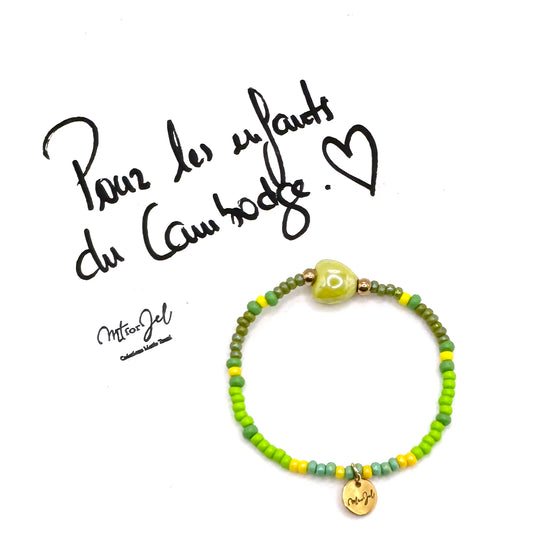 Capsule humanitaire pour les enfants du Cambodge.
Bracelet élastique pour les grandes et les petites - Perle cœur en céramique vert - Perles de rocaille.