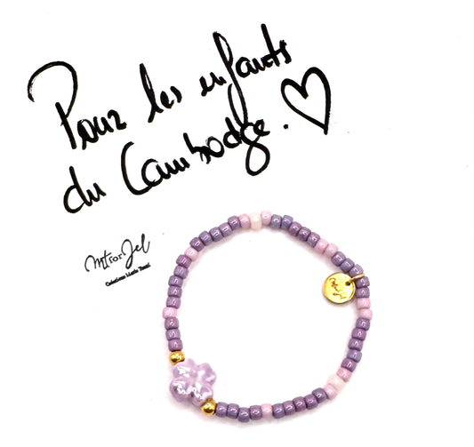 Capsule humanitaire pour les enfants du Cambodge.
Bracelet élastique pour les grandes et les petites - Perle trèfle en céramique parme - Perles de rocaille.