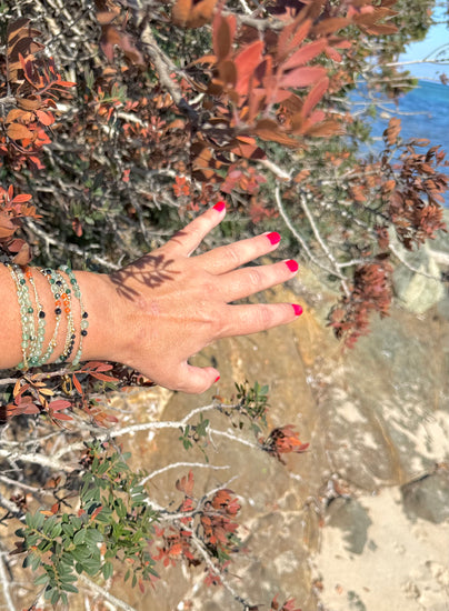 Bijou 2 en 1 au crochet FOGLIA | Collier ou Bracelet multi tours | Pendentif FEUILLE en pierre naturelle Aventurine verte & orange - MTFORJEL