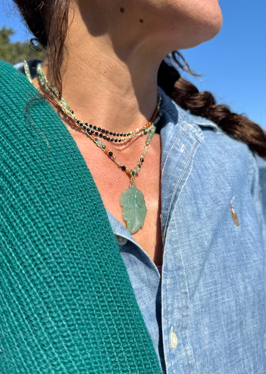 Bijou 2 en 1 au crochet FOGLIA | Collier ou Bracelet multi tours | Pendentif FEUILLE en pierre naturelle Aventurine verte & orange - MTFORJEL