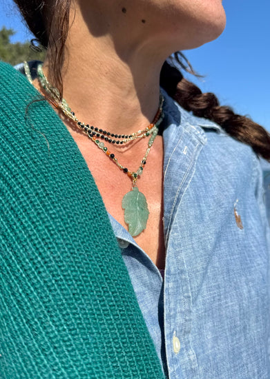 Bijou 2 en 1 au crochet FOGLIA | Collier ou Bracelet multi tours | Pendentif FEUILLE en pierre naturelle Aventurine verte & orange - MTFORJEL